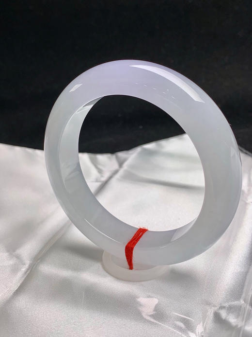 612622，57.3其实，冰飘紫正圈平安镯，白底飘粉紫色，整体清爽淡雅，条形厚装大气 商品图2