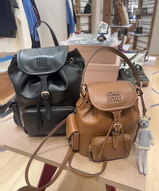 MIUMIU缪缪品牌Logo徽标金色硬件小牛皮双肩包（HH） 商品图1