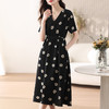 雀说 雪纺碎花v领连衣裙新款夏季女装收腰显瘦裙子气质黑色a字裙5ZF-9062 商品缩略图1
