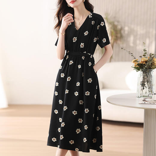 雀说 雪纺碎花v领连衣裙新款夏季女装收腰显瘦裙子气质黑色a字裙5ZF-9062 商品图1