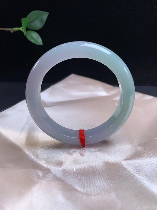 612620，57.5春彩手镯，淡春彩手镯，底妆细腻干净，一半紫一半绿，清新有特色 商品图1