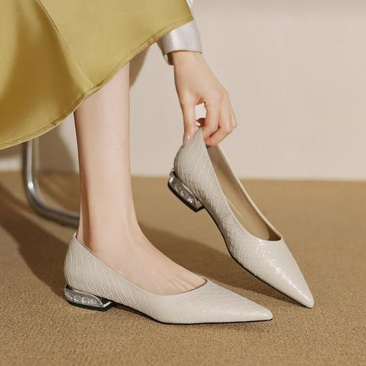 【预售5天】春季新品超软羊皮质感水钻跟时尚百搭职业气质黑色单鞋女YS&9512 商品图0