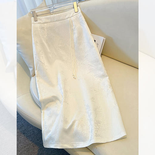 丁摩 高级感中式半身裙女春季新款垂坠感提花a字中长裙开叉包臀裙5ZF-88061 商品图5