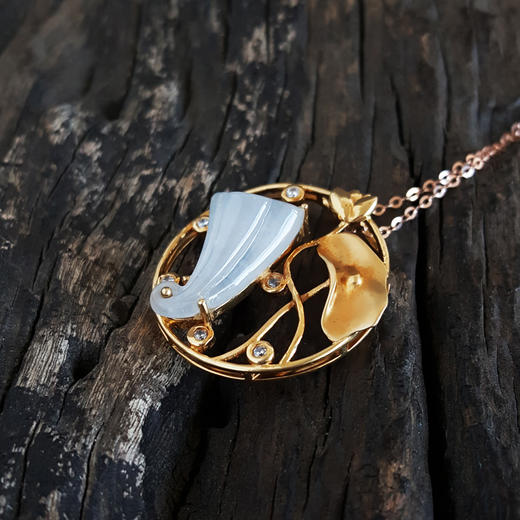 【天然正品】AU750黄金镶天然细腻冰种莲藕造型（八方来财）翡翠吊坠项链23.8*23.6*9.5MM（皆取最大值）女士现售价：3180！230325TJ73 商品图4