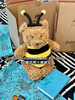 原单正品 Jellycat 巴塞罗熊穿上俏皮大黄蜂玩偶

全套带盒子，收纳袋，玩具熊，笔记本！

正品！外贸订单剩余100个。 商品缩略图8