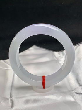 612622，57.3其实，冰飘紫正圈平安镯，白底飘粉紫色，整体清爽淡雅，条形厚装大气