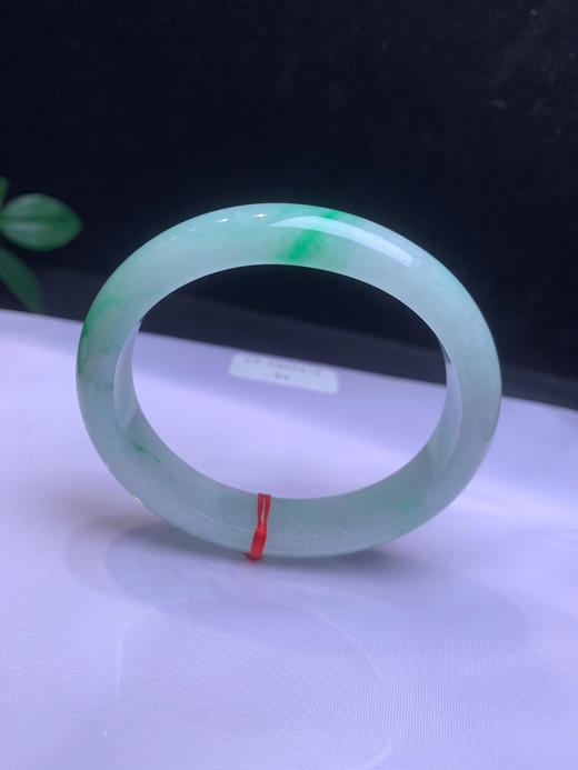 612616，54飘绿贵妃手镯 ，种色兼具，条形也不错，一大段带绿底，清新甜美 商品图4