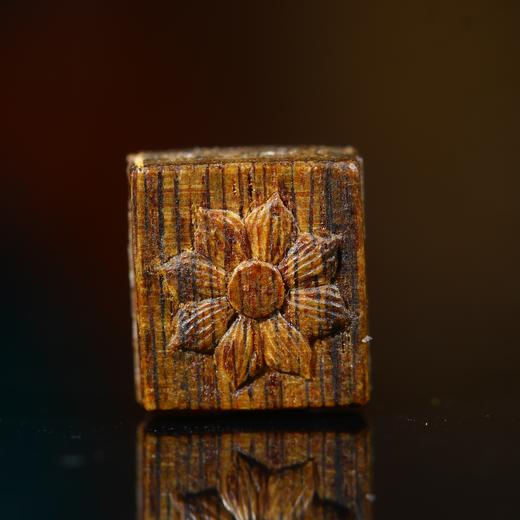 BC.RS4.1-2  白棋沉水挂件，0.61g。 商品图0