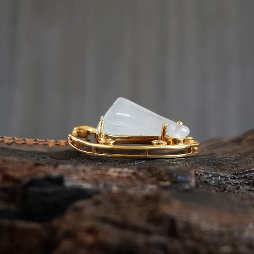 【天然正品】AU750黄金镶天然细腻冰种莲藕造型（八方来财）翡翠吊坠项链23.8*23.6*9.5MM（皆取最大值）女士现售价：3180！230325TJ73 商品图2