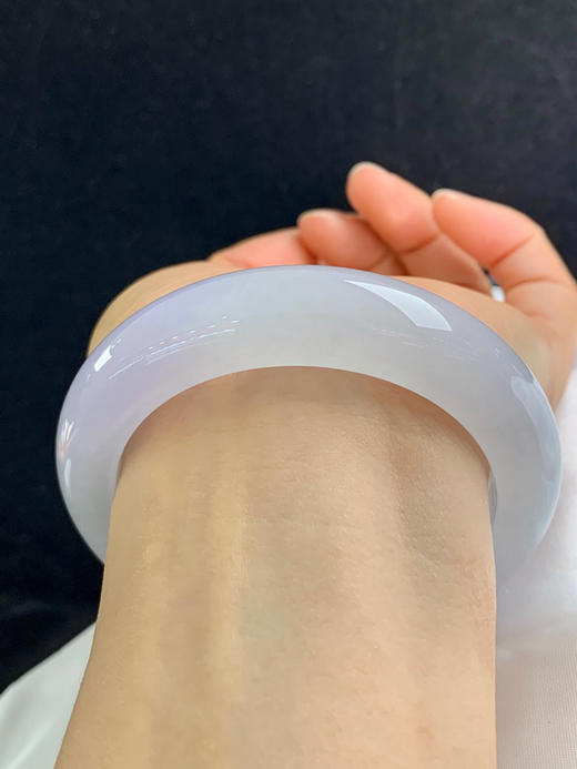 612622，57.3其实，冰飘紫正圈平安镯，白底飘粉紫色，整体清爽淡雅，条形厚装大气 商品图4