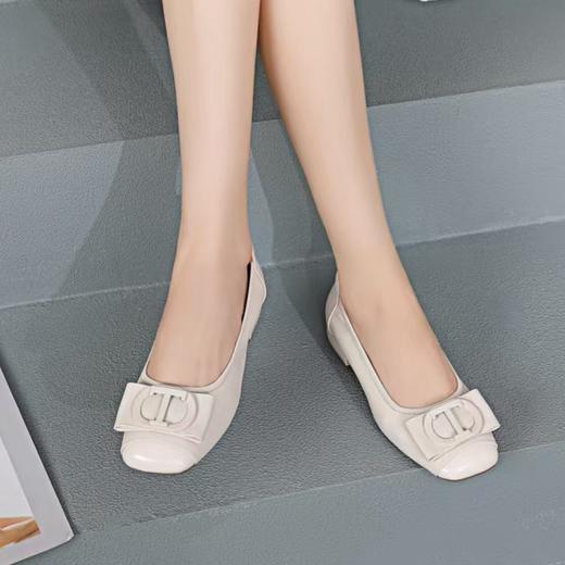 588109闰月妈妈鞋，奶奶鞋，方头放松脚趾，软底软面，舒适透气百搭！春夏款上新 牛皮单鞋，35-39码，夏季选择米白色更方便搭配衣服，人也显得清爽利落！ 商品图2