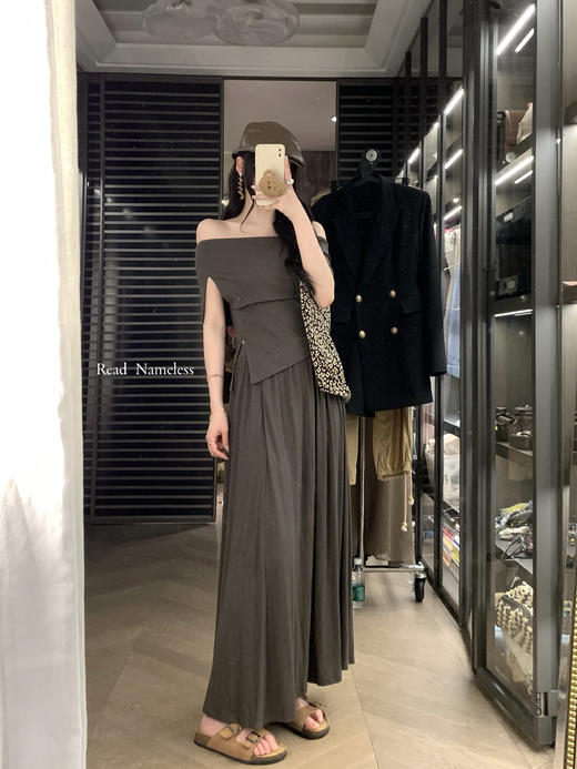 Read Nameless /秒变纸片人 咖色露肩套装 2025/4/7 商品图3