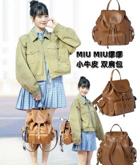 MIUMIU缪缪品牌Logo徽标金色硬件小牛皮双肩包（HH）