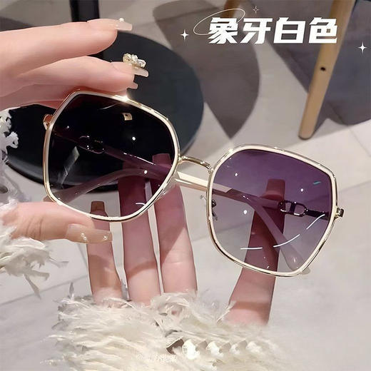 赠送盒子【出游拍照搭档！遮阳防紫外线墨镜】时尚街拍墨镜女防紫外线新款潮大框显瘦太阳镜眼镜，敲高颜值。ry 商品图3