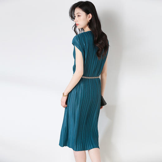 丁摩 冷淡风高级感法式茶歇高端气质V领三宅褶皱连衣裙2136 商品图2