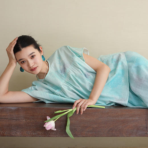 绽放212朵/【宋瓷系列】纯亚麻天青渐变印花碎褶连肩短袖衬衫T恤 商品图0