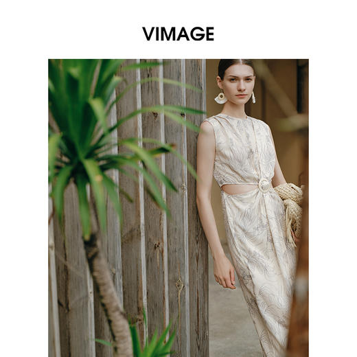 VIMAGE纬漫纪高级感线条花卉腰部镂空扭结收腰连衣裙2025夏季新款V2307913 商品图1
