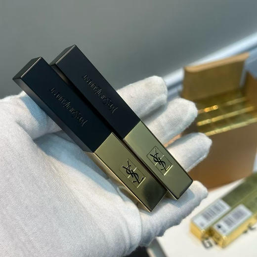 正品外贸仓回货亏本清仓不退换～正装2.2g YSL杨树林浮雕小金条口红21 34

【回货240支｜到期27年2🈷️1日】

亏本清货不退换 商品图2