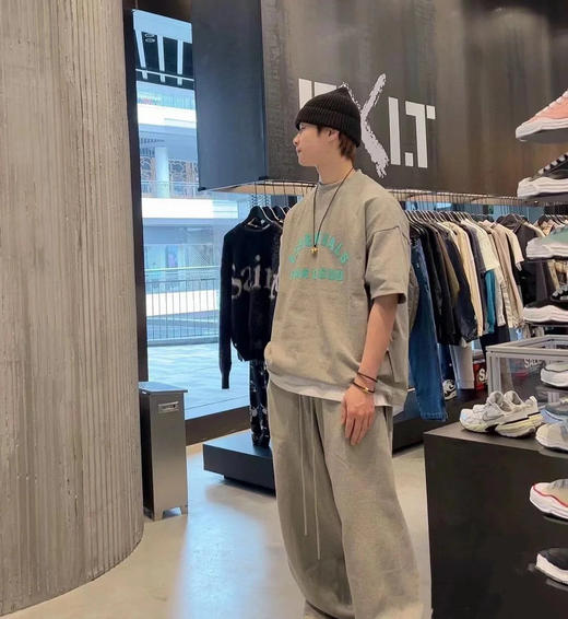 点此购买 FOG夏季男女款硅胶植绒字母印花重磅高街短袖T恤 md 314467 商品图7