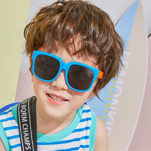 【酷酷哒！配送收纳盒】3-10岁男女童可折叠太阳眼镜，实力防晒，轻松佩戴，清晰视野。防晒无惧阳光。折叠设计独特，孩子戴上，好玩又带劲。户外敢于迎接夏天的挑战！ 商品图0