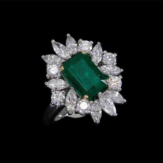 独角鹿西洋古董 1970年代法国出品玛格丽特款花叶造型白金镶嵌钻石及祖母绿戒指 商品图1