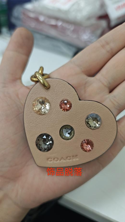 192643376007 COACH 蔻驰 女士粉色爱心手袋挂件 商品图1