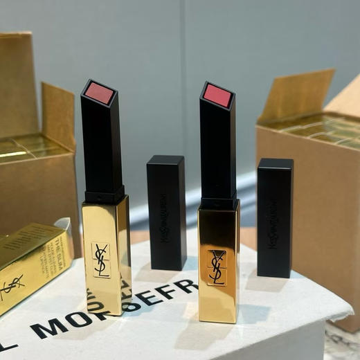 正品外贸仓回货亏本清仓不退换～正装2.2g YSL杨树林浮雕小金条口红21 34

【回货240支｜到期27年2🈷️1日】

亏本清货不退换 商品图7