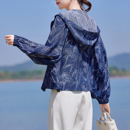 丁摩 牛仔兰连帽印花宽松小衫防晒衣A21813 商品图3