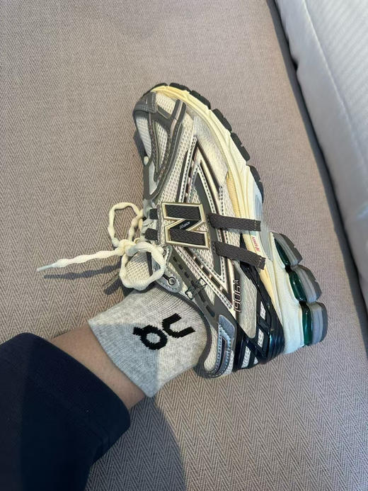 原单正品昂跑情侣款 中筒袜！材质棉➕锦纶➕氨纶，弹力大。均码36-45。
请可以无条件相信昂跑，很多跑马拉松都会选择昂跑，闭眼囤吧各位
五个色，一卡三双
原价220一卡，现特价99两卡六双包邮 商品图10