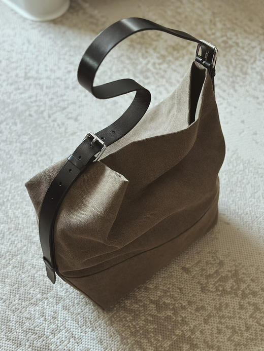 1019-1 清冷高级 jennie严选 辣妹25新帆布包 树膏牛皮 水洗盐洗帆布水桶包 单肩斜挎包 商品图2