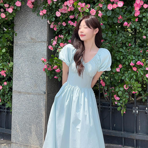 西遇法式掐腰连衣裙女夏季新款a字度假风蓝色泡泡袖长裙SS050486 商品图2
