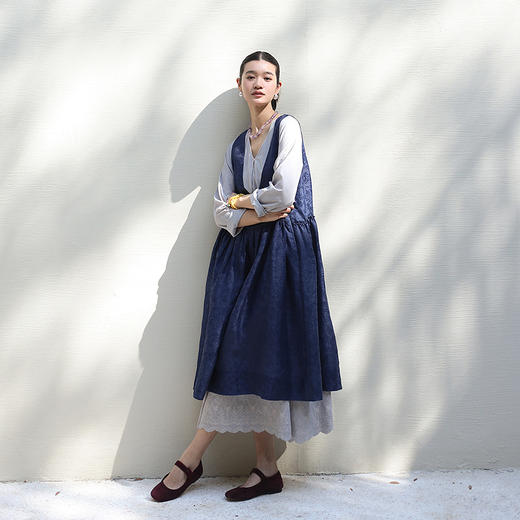 绽放218朵/【宋瓷系列】100%桑蚕丝欧根纱蓝染提花无袖背心连衣裙 商品图0