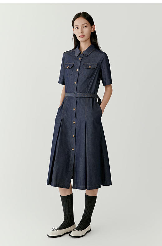 棉弹轻薄中长牛仔连衣裙 靛蓝牛仔裙 解锁夏日氛围感密码 X型收腰设计 超薄牛仔面料 裙摆内工字褶设计 刚柔并济的轮廓美学 商品图0