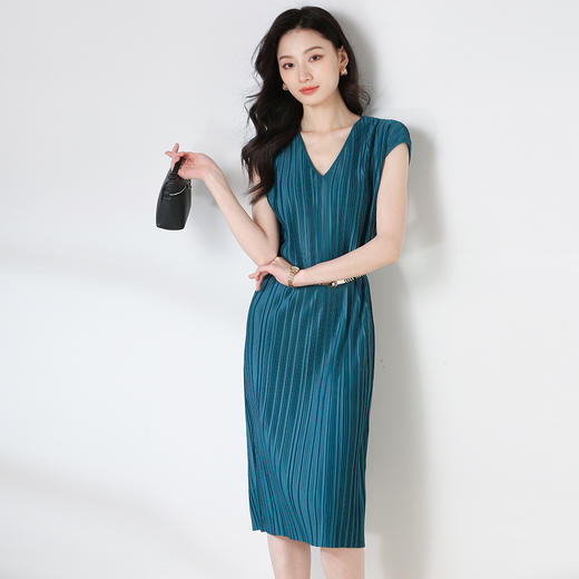 丁摩 冷淡风高级感法式茶歇高端气质V领三宅褶皱连衣裙2136 商品图1