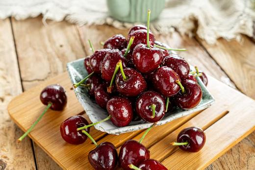 【大连美早樱桃】顺丰空运✈️当季成熟抢先下枝，⁬带来新鲜脆甜好滋味🥰 果肉超厚实，果味浓郁  咬上一口，⁭一口爆香甜果汁伴随爽脆果肉 🍒新鲜采摘超过远渡重洋车厘子，大连瓦房店核心产区，⁮自然成熟 商品图6