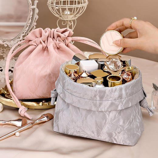 【法式高颜值经典收纳包】随身流沙ins新款 化妆品大容量束口便携懒人包 国庆出行好物 商品图2