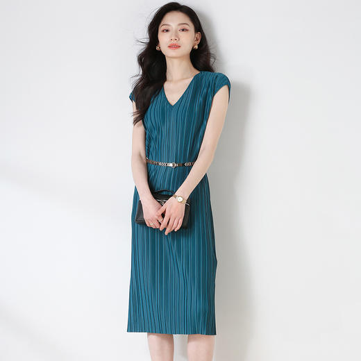 丁摩 冷淡风高级感法式茶歇高端气质V领三宅褶皱连衣裙2136 商品图4