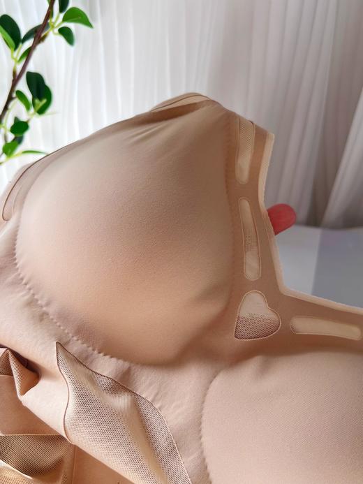 点此购买 爱慕家魔力弹簧咖啡因无痕收腹背心 艾 314429 商品图11