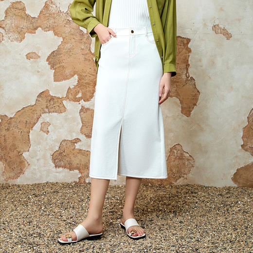 EITIE爱特爱简约白色显瘦高腰开叉a字牛仔半身裙夏季新款8206916 商品图3