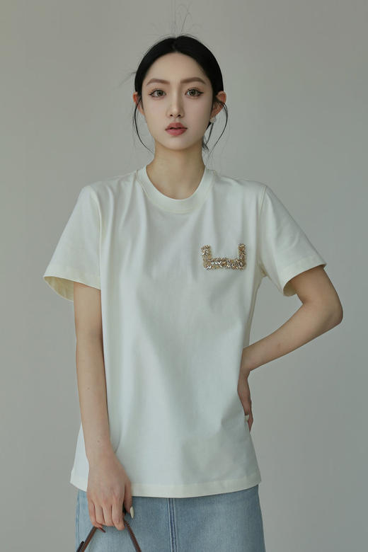 全手工络花钻饰棉质短袖T恤 重新定义基础款美学 经典款百搭实用 精裁镶边圆领 100%棉 全手工络花工艺呈现U型钻饰 包容万象的松弛美学 宽松版型 商品图9