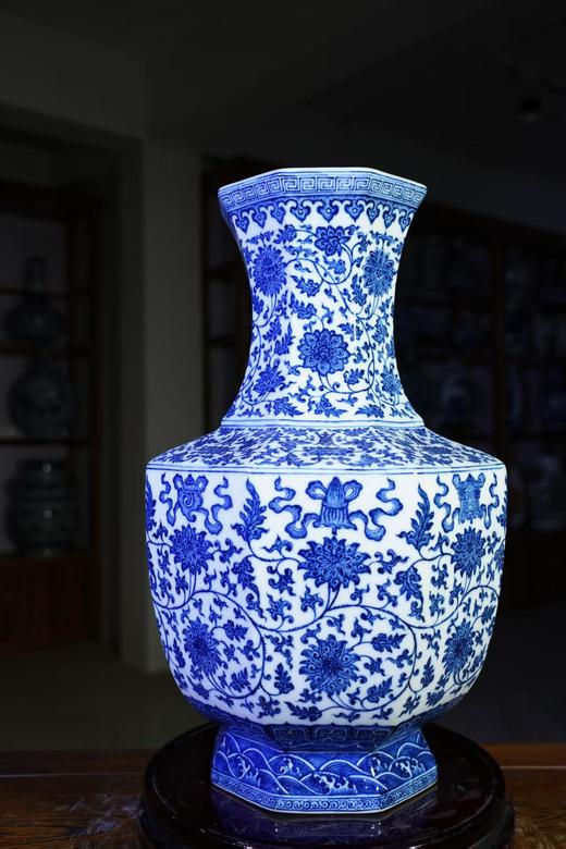 柴窑八方八宝缠枝莲纹镶器尊 商品图0