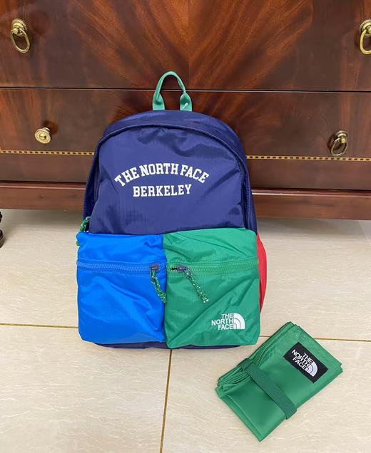 点此购买 北面四色儿童双肩书包 st 314296 商品图1