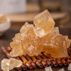 云南【非遗老冰糖】甜而不腻，非遗传承手艺400年，经甘糖溶解、除杂、清汁、蒸发、浓缩后自然结晶7天秘制而成，整个生产周期10天！