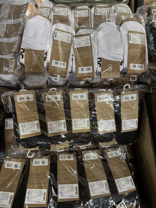 原单正品昂跑情侣款 中筒袜！材质棉➕锦纶➕氨纶，弹力大。均码36-45。
请可以无条件相信昂跑，很多跑马拉松都会选择昂跑，闭眼囤吧各位
五个色，一卡三双
原价220一卡，现特价99两卡六双包邮 商品图14