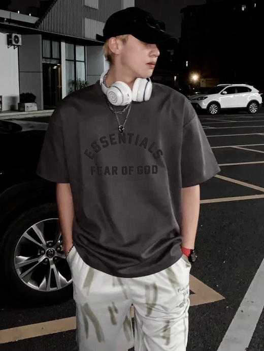 点此购买 FOG夏季男女款硅胶植绒字母印花重磅高街短袖T恤 md 314467 商品图5