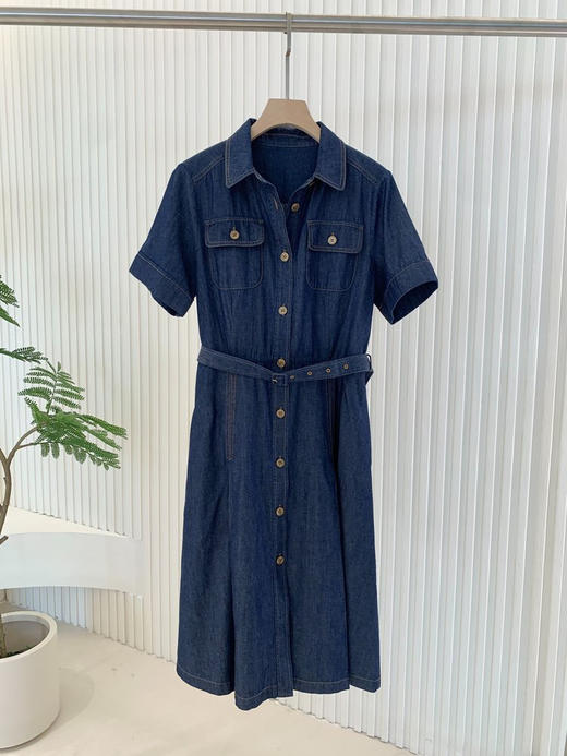 棉弹轻薄中长牛仔连衣裙 靛蓝牛仔裙 解锁夏日氛围感密码 X型收腰设计 超薄牛仔面料 裙摆内工字褶设计 刚柔并济的轮廓美学 商品图10