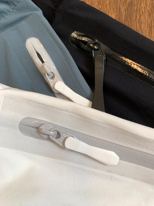 点此购买 始祖鸟Squamish系列春夏季男女款防晒轻薄风壳皮肤衣 LL 314440 商品图10