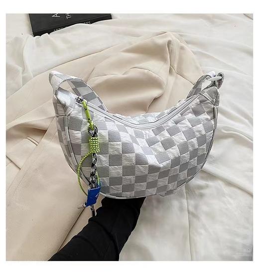 「四款配色！加厚面料」包包女新款休闲帆布包 大容量斜挎饺子包高级感小众腰包箱包 商品图3