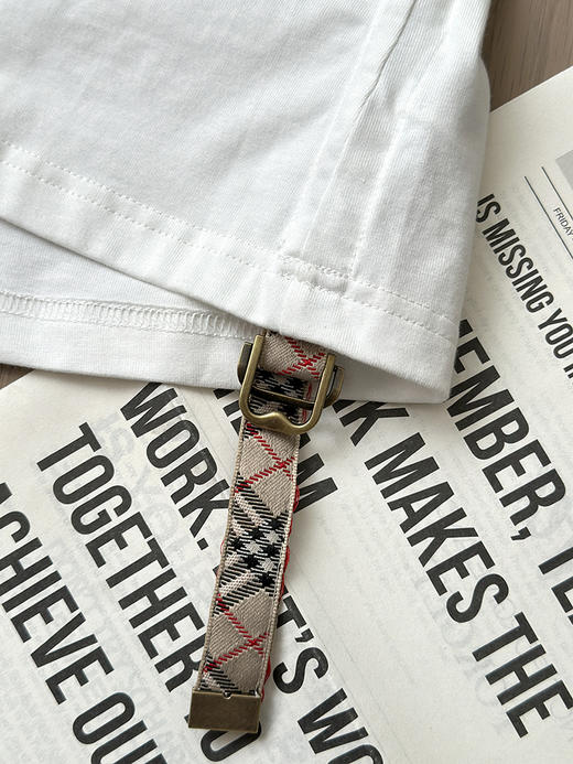 现货 THS-限时 B家 佳节设计棉质ㄒ恤 下摆褶饰织带 2色 BH2579 商品图14