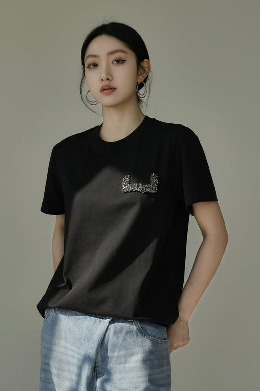 全手工络花钻饰棉质短袖T恤 重新定义基础款美学 经典款百搭实用 精裁镶边圆领 100%棉 全手工络花工艺呈现U型钻饰 包容万象的松弛美学 宽松版型 商品图12